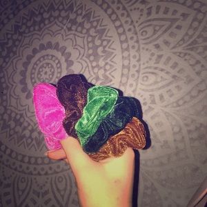 5 scrunchies
